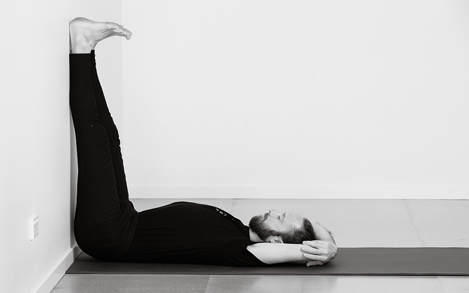 Viparita Karani: Your Step-by-Step Guide to Legs Up the Wall Pose -  YogaUOnline