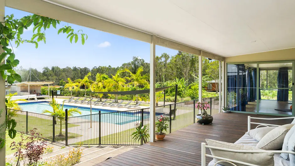 byc-poolview-0402-940